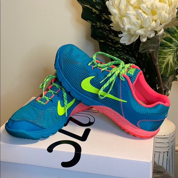 Nike Zoom Trail Shoes - Picture 2 of 5